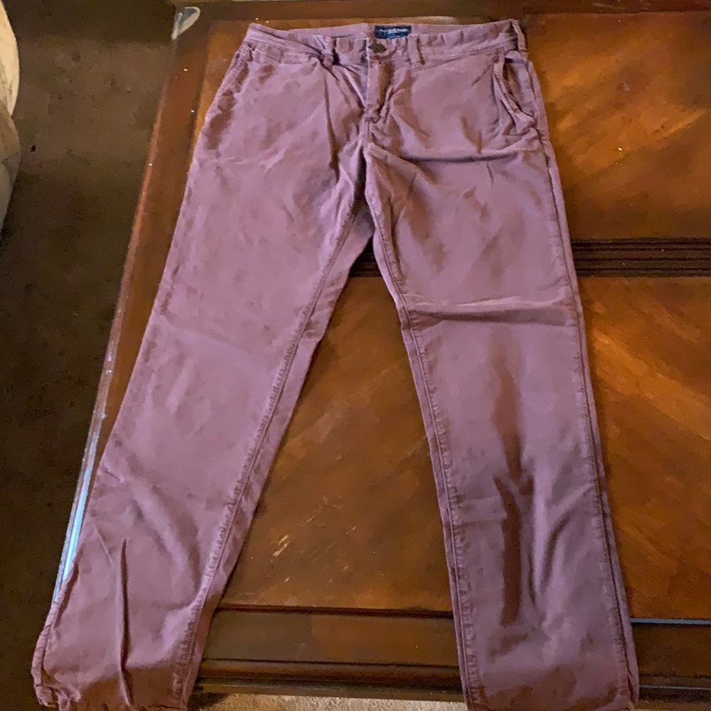 Men’s AE 30/32 maroon extreme flex pants